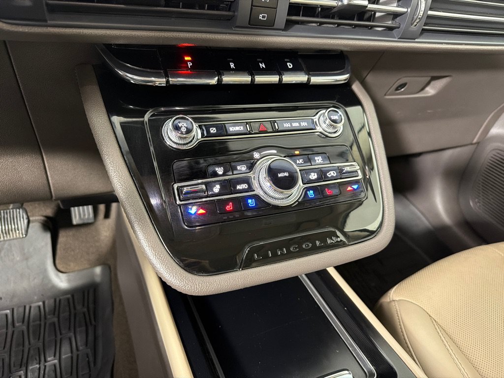 Used 2022 Lincoln Corsair AWD w/ Premium Package image 18