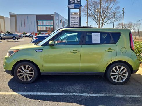 Used 2017 Kia Soul + image 15