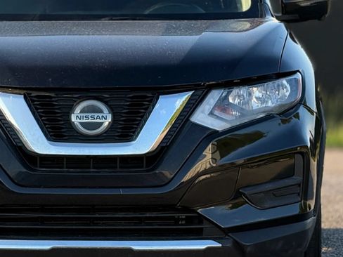 Used 2018 Nissan Rogue SV w/ Sun & Sound Touring Package AWD/4WD image 12