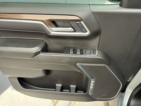 Used 2025 Chevrolet Silverado 1500 LT image 18