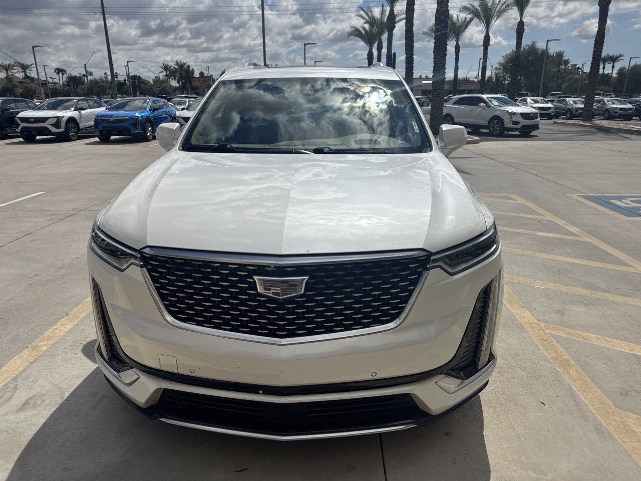 Used 2021 Cadillac XT6 Premium Luxury w/ Platinum Package AWD/4WD image 2