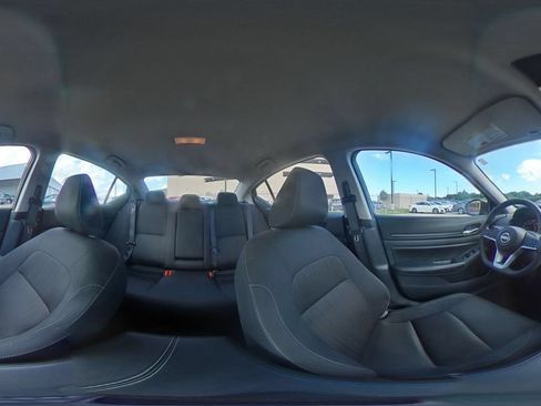 Used 2025 Nissan Altima 2.5 SV FWD image 41