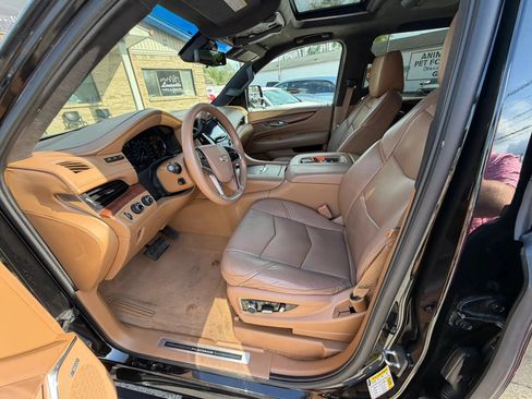 Used 2017 Cadillac Escalade AWD Platinum image 19