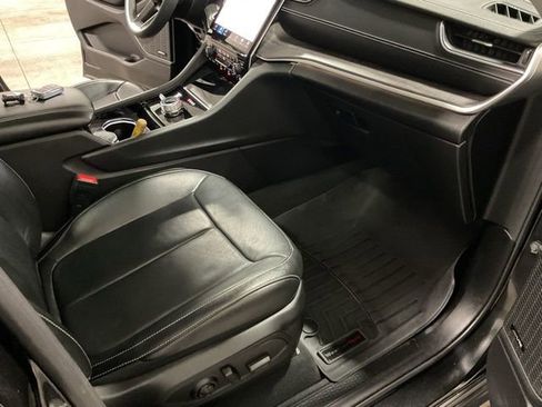 Used 2023 Jeep Grand Cherokee Limited w/ Luxury Tech Group II image 20