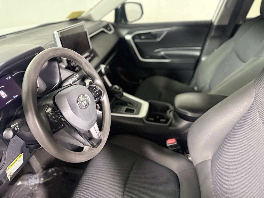 Used 2023 Toyota RAV4 LE AWD/4WD image 18