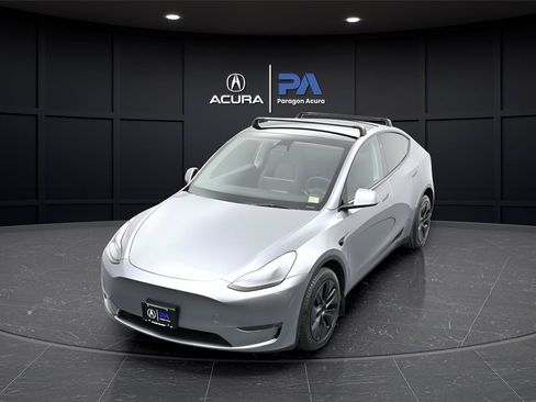 Used 2025 Tesla Model Y Long Range AWD/4WD image 35
