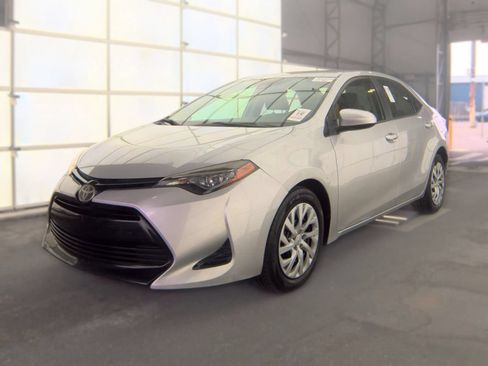 Used 2017 Toyota Corolla LE FWD image 1