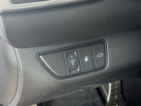 Used 2022 Genesis G70 3.3T image 12