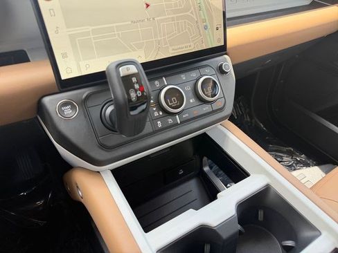 New 2026 Land Rover Defender 110 X-Dynamic SE AWD/4WD image 24