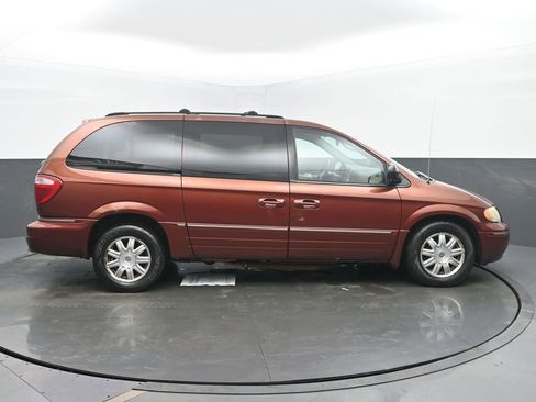 Used 2007 Chrysler Town & Country Touring w/ Luxury Group image 6