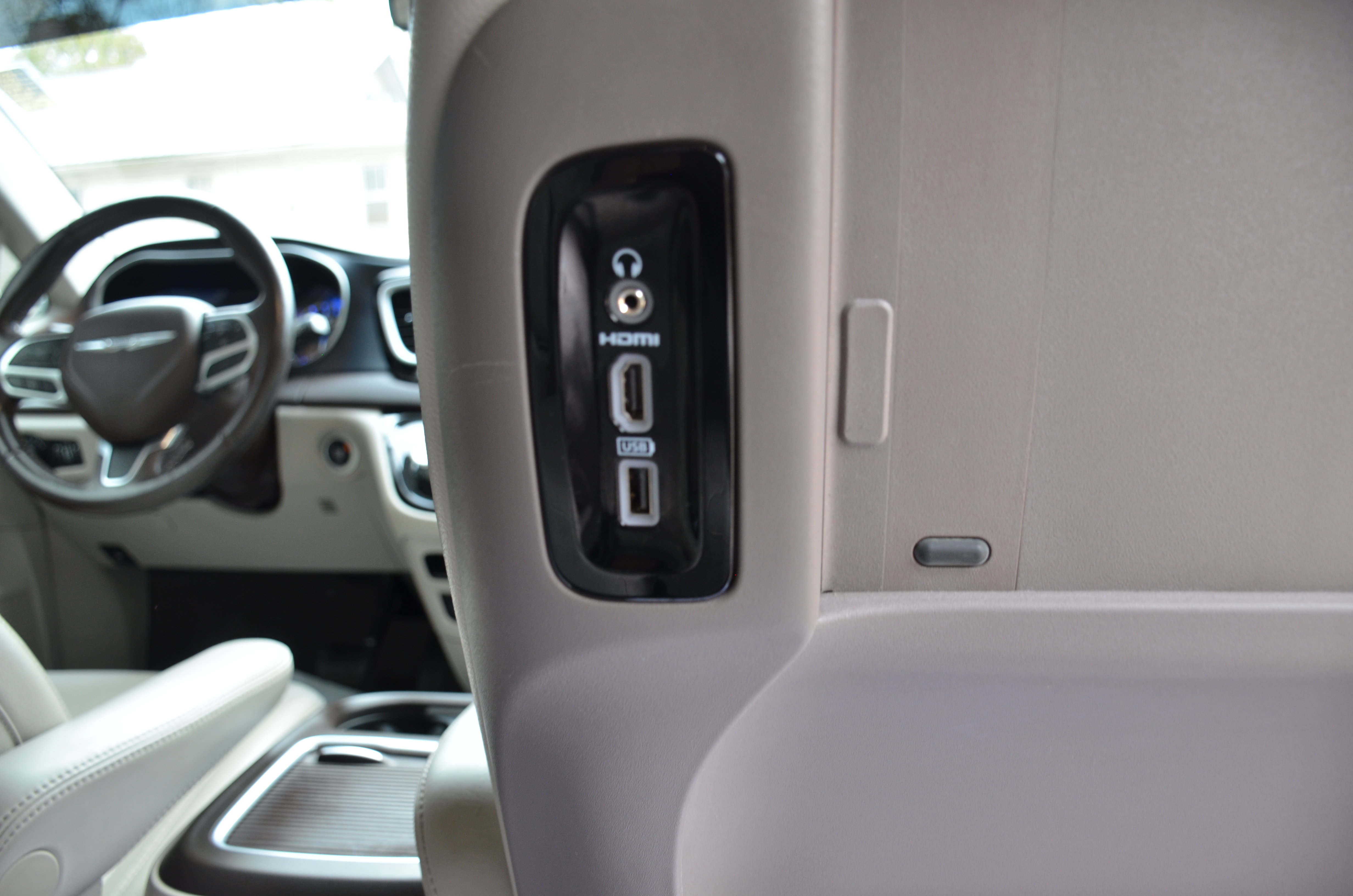 Used 2020 Chrysler Pacifica Touring-L Plus FWD image 36