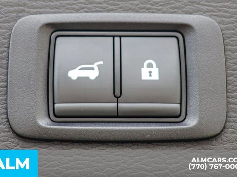 Used 2025 Mitsubishi Outlander SE image 27