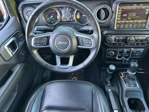 Used 2022 Jeep Wrangler Unlimited Sahara w/ Cold Weather Group image 14