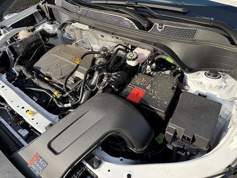 Certified 2025 Chevrolet Trax RS w/ Driver Confidence Package image 27