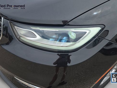 Certified 2024 Chrysler Pacifica Touring-L FWD image 21