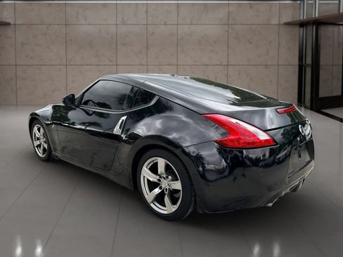 Used 2009 Nissan 370Z Touring RWD image 5