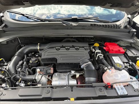 Used 2023 Jeep Renegade Latitude AWD/4WD image 21