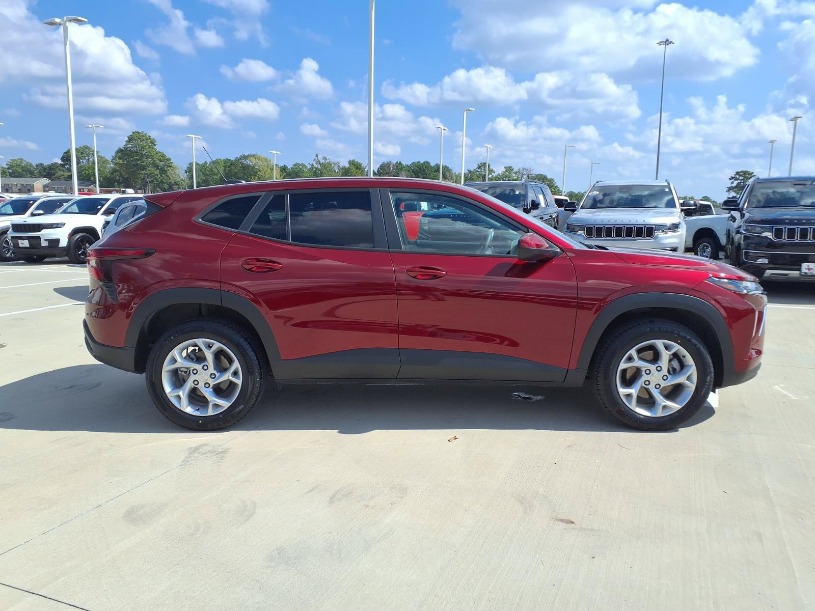 Used 2024 Chevrolet Trax LS w/ LS Convenience Package FWD image 5