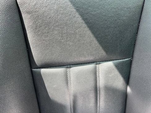 Used 2016 Chrysler Town & Country Touring FWD image 35