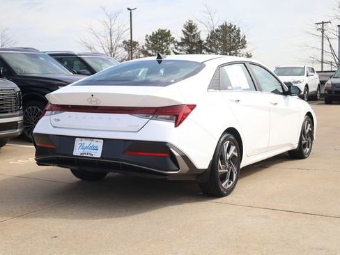 Certified 2025 Hyundai Elantra Limited image 5