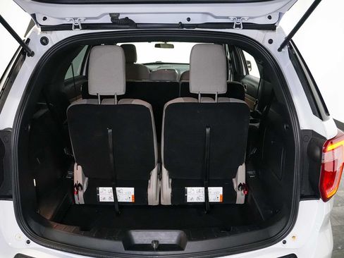 Used 2018 Ford Explorer XLT FWD image 21
