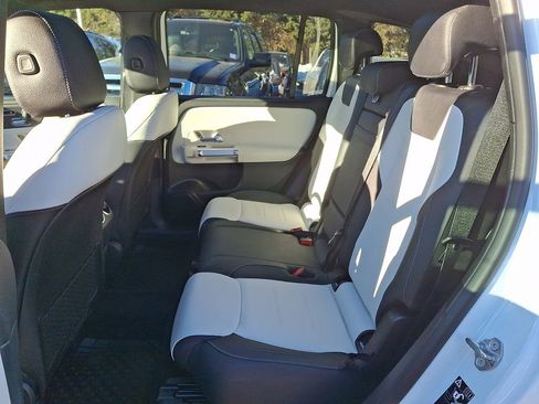 Used 2023 Mercedes-Benz GLB 250 4MATIC image 7