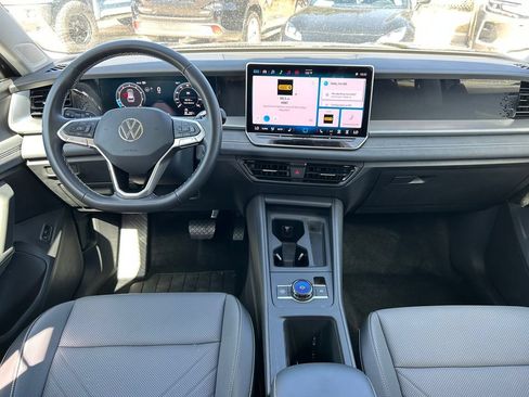 Used 2026 Volkswagen Tiguan SE FWD image 15