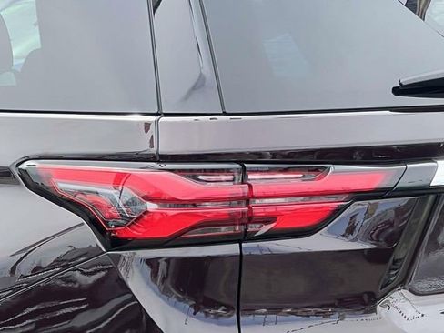 Certified 2023 Chevrolet Traverse LT w/ Rear Camera Mirror Package image 9