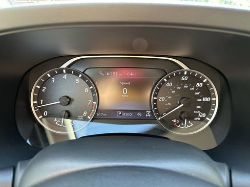 Used 2025 Nissan Frontier SV image 26