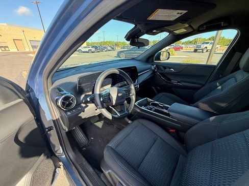 Used 2026 Chevrolet Equinox LT FWD image 7