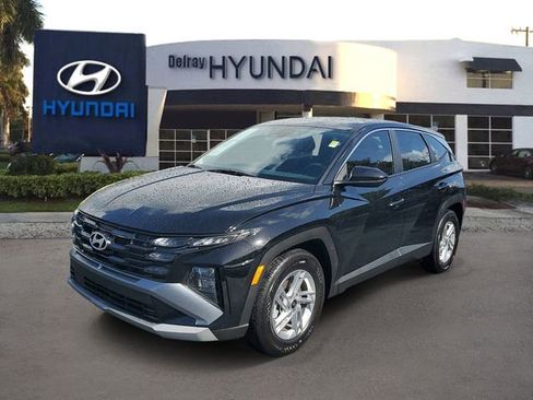 Used 2025 Hyundai Tucson SE FWD image 3