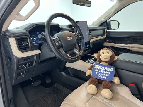 Used 2023 Ford Expedition Platinum image 9