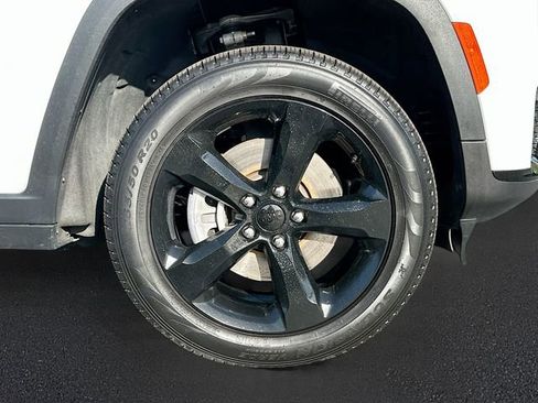 Used 2025 Jeep Grand Cherokee L Limited w/ Black Appearance Package image 32