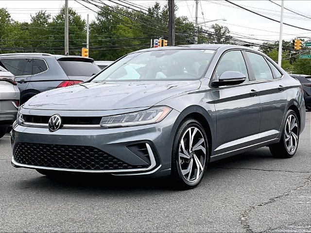 Used 2026 Volkswagen Jetta SEL FWD image 2