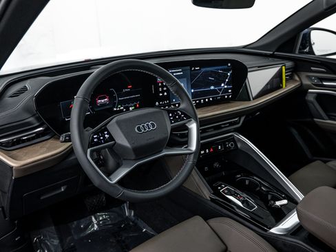 New 2025 Audi Q5 Prestige image 9