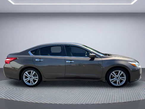 Used 2016 Nissan Altima 2.5 S w/ Interior Lighting Package FWD image 8