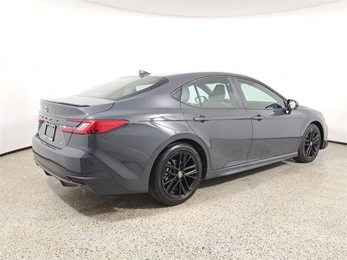 Used 2025 Toyota Camry SE image 5