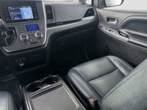 Used 2018 Toyota Sienna SE w/ SE Preferred Package FWD image 27