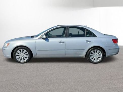 Used 2010 Hyundai Sonata Limited w/ Navigation Pkg 6 FWD image 5