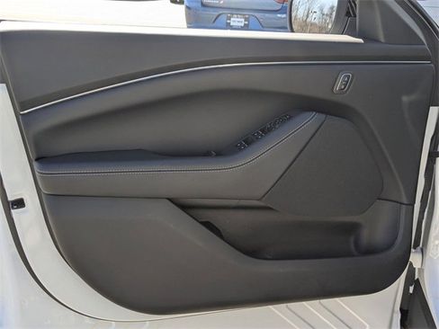 Used 2025 Ford Mustang Mach-E Select image 9