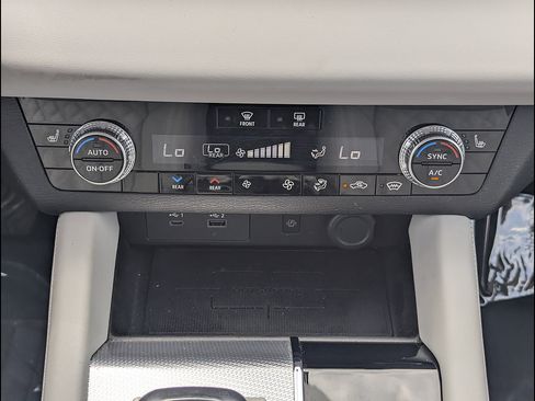 Used 2023 Mitsubishi Outlander SEL AWD/4WD image 33