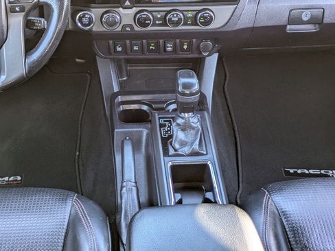 Used 2017 Toyota Tacoma 4x4 Double Cab image 16