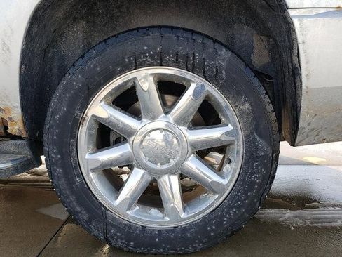 Used 2011 GMC Yukon XL Denali image 28