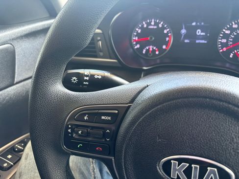Used 2017 Kia Optima LX FWD image 14