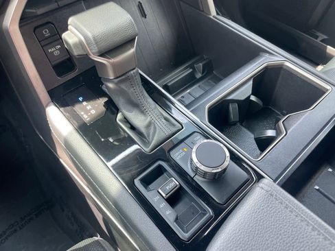 Used 2025 Toyota Tundra Limited AWD/4WD image 18