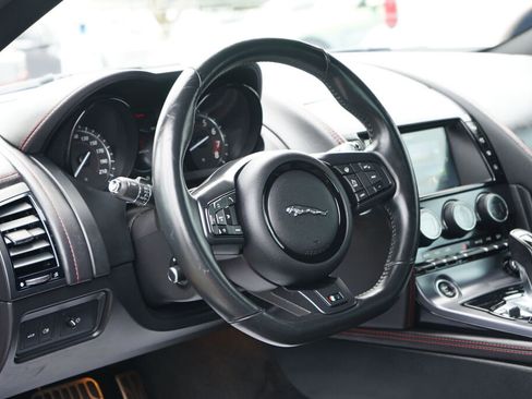 Used 2018 Jaguar F-TYPE R image 12