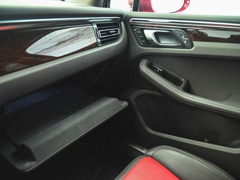 Used 2023 Porsche Macan S AWD/4WD image 16