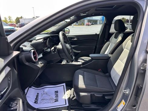 Used 2024 Chevrolet Trax RS w/ Sunroof Package FWD image 10