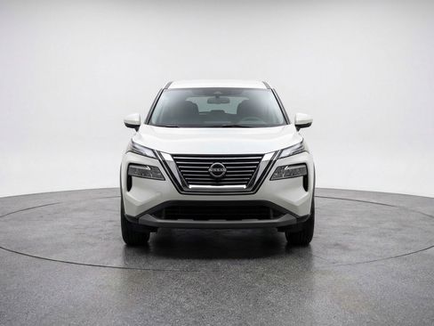 Used 2025 Nissan Rogue SV FWD image 2