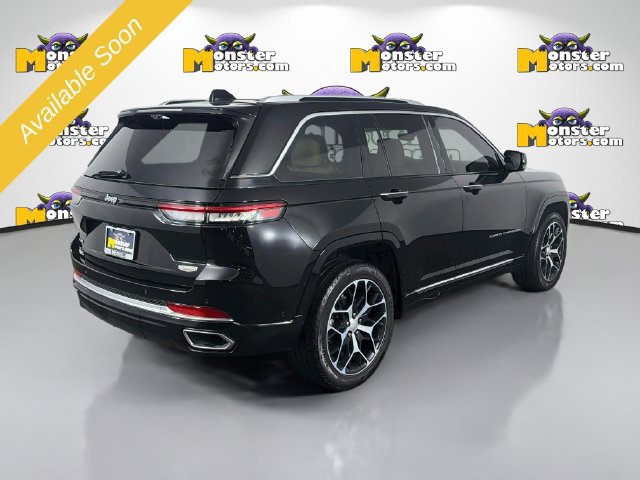 Used 2024 Jeep Grand Cherokee Summit AWD/4WD image 5